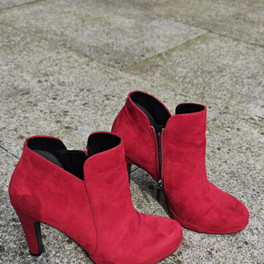 Bordeaux Tamaris high heels