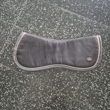 Cross saddle pad