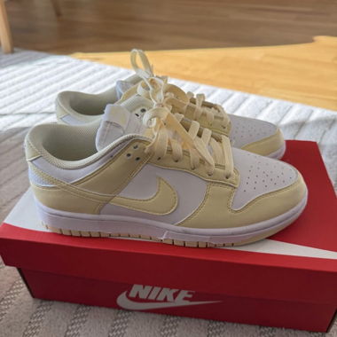 Nike Dunk giallo pastello