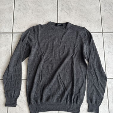Grey crew neck sweater