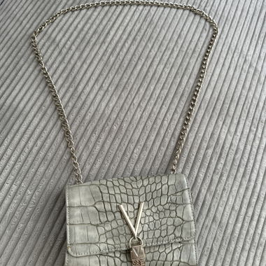 Ketten-Handtasche mit Kroko-Optik