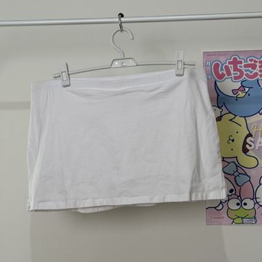 White low waist mini skort
