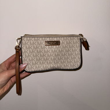 Michael-Kors-Clutch