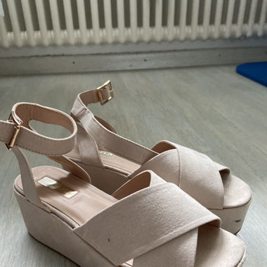 Plateau sandals