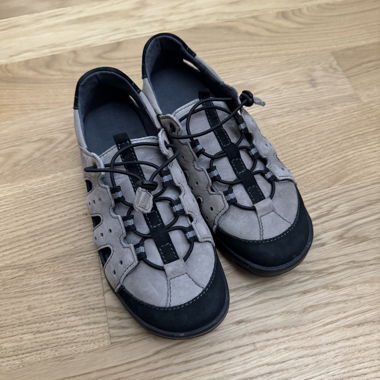Squarish shoe trekking sandals
