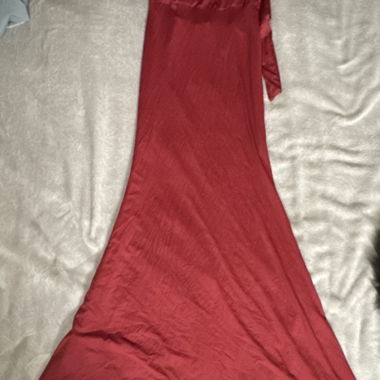 Abito lungo in raso rosso