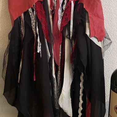 ELFENZIPFELROCK Rot/Schwarz