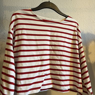 Pull crop top rayé (rouge et blanc)