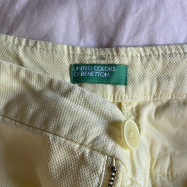 Low waist Butter yellow shorts