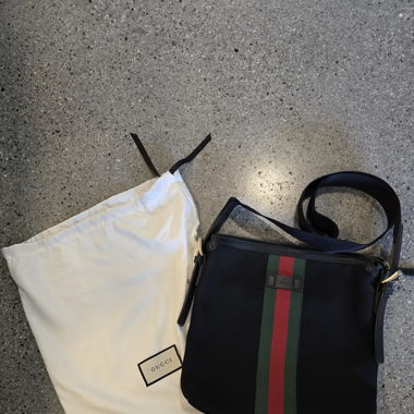 Gucci Umhängetasche Schwarz mit Webstreifen