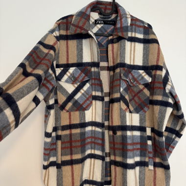 Coole karierte Overshirt-Jacke (ZARA)