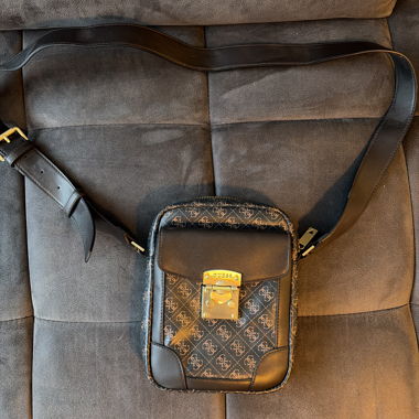 Borsa a Tracolla Guess con Stampa del Logo