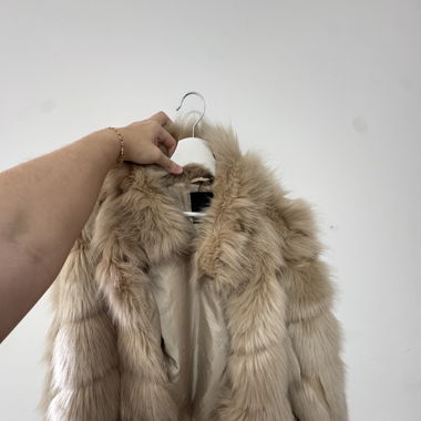 Manteau en fausse fourrure 