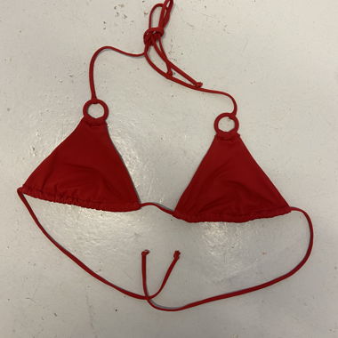 rotes Bikini Oberteil 