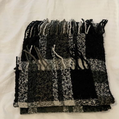 Checked Scarf with Tassels