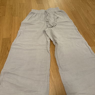 Pantaloni leggeri in lino beige