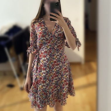 Blumenkleid mit Wickeloptik