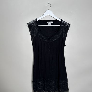 Robe mini noire en dentelle