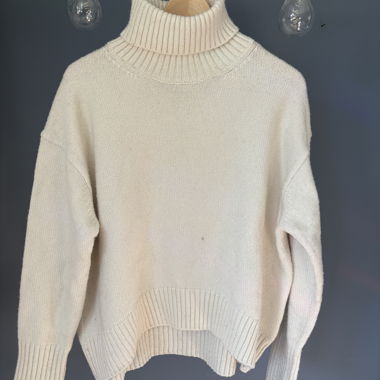 Creme-Coloured Turtleneck Sweater XS