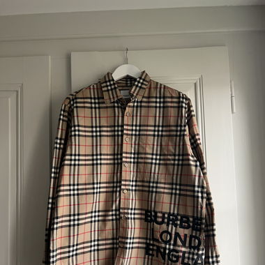 Oversized Burberry Hemd