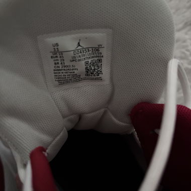 Air Jordan Sneakers in Weiss/Rot