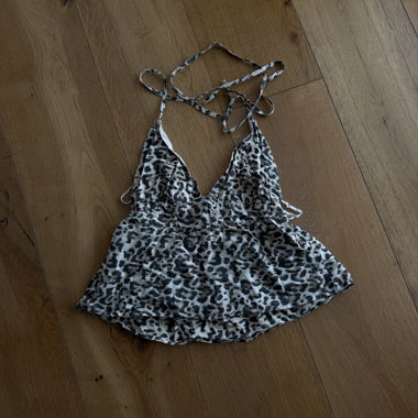 Top con stampa leopardata