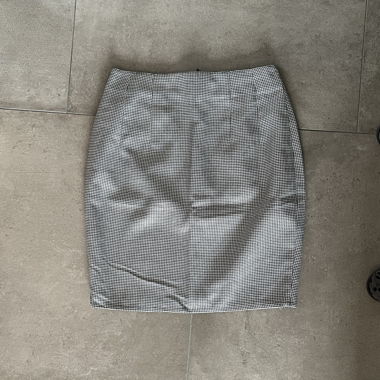 Straight skirt with houndstooth pattern white/black