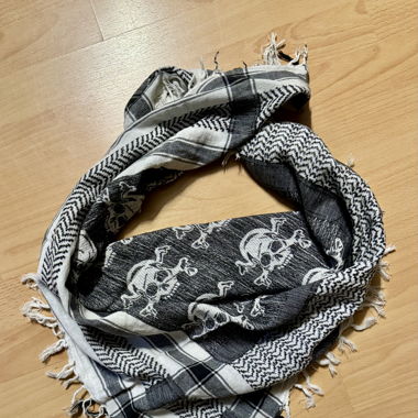 Écharpe motif tête de mort 
