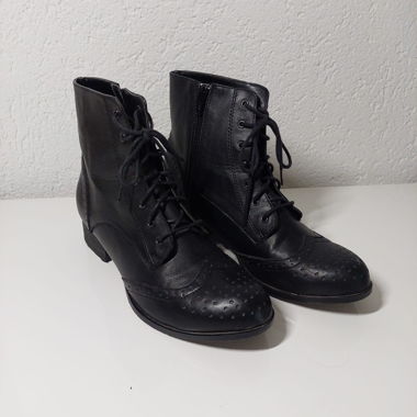 Bottines noires à bout fleuri  // 38