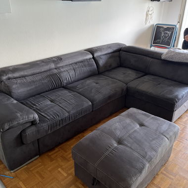 Dunkelgraues Ecksofa