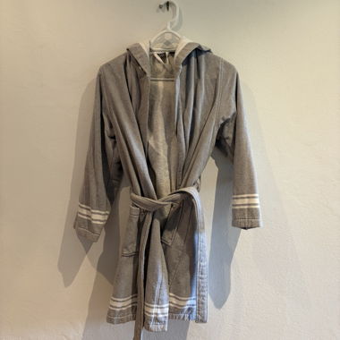 Grau Bademantel mit Kapuze