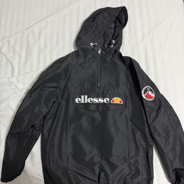 Ellesse schwarze Windjacke mit Kapuze M