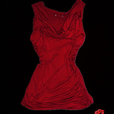 Rotes ärmelloses Top