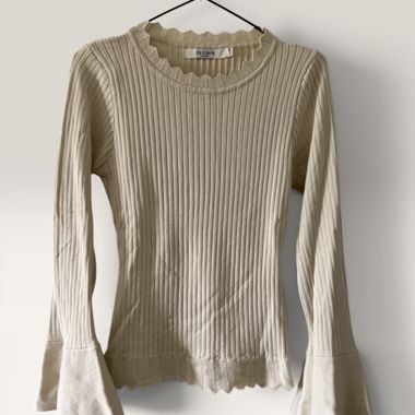 Pull en maille côtelée beige
