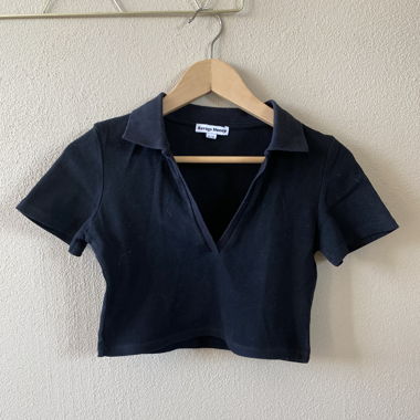 T-shirt noir décolleté