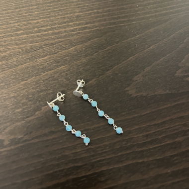 Orecchini con pietre blu