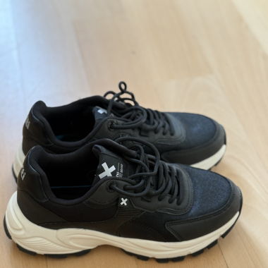 Sneaker schwarz/weiss 