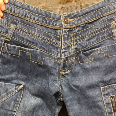 Jeans mit einzigartigen Details 