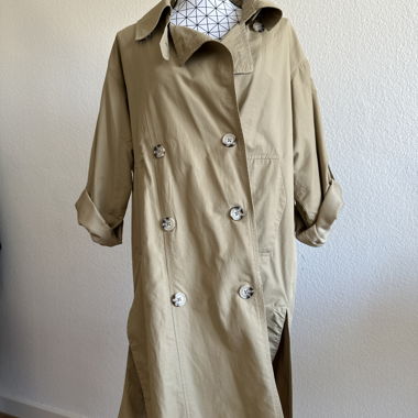 Beiger Trenchcoat