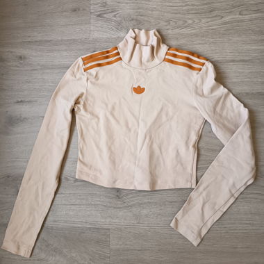 Top corto Adidas con maniche lunghe