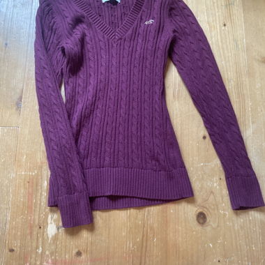 Lilac knit sweater with V-neck