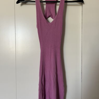 Lila Ripp-Kleid