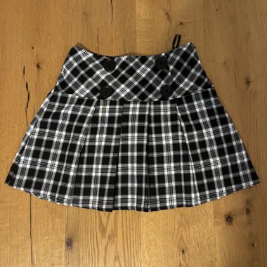 Pleated mini skirt black white