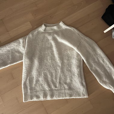 Cream-coloured Knit Sweater S