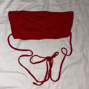 Rotes Wickel-Top