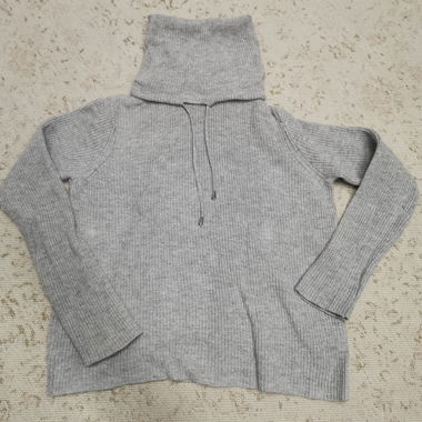 Grau Rollkragenpullover