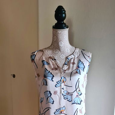 Cream flowery patterned blouse 