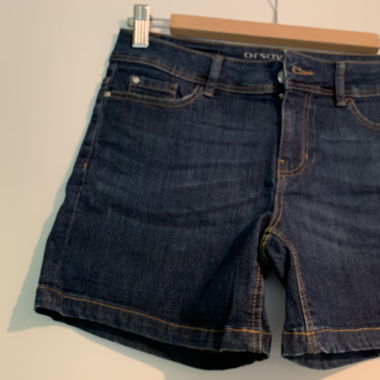 kurze Jeanshose