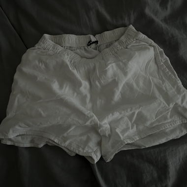 subdued - linen shorts
