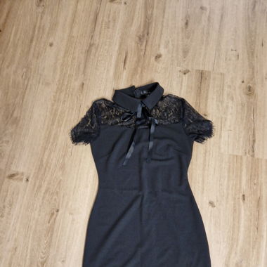 Schwarzes Kleid